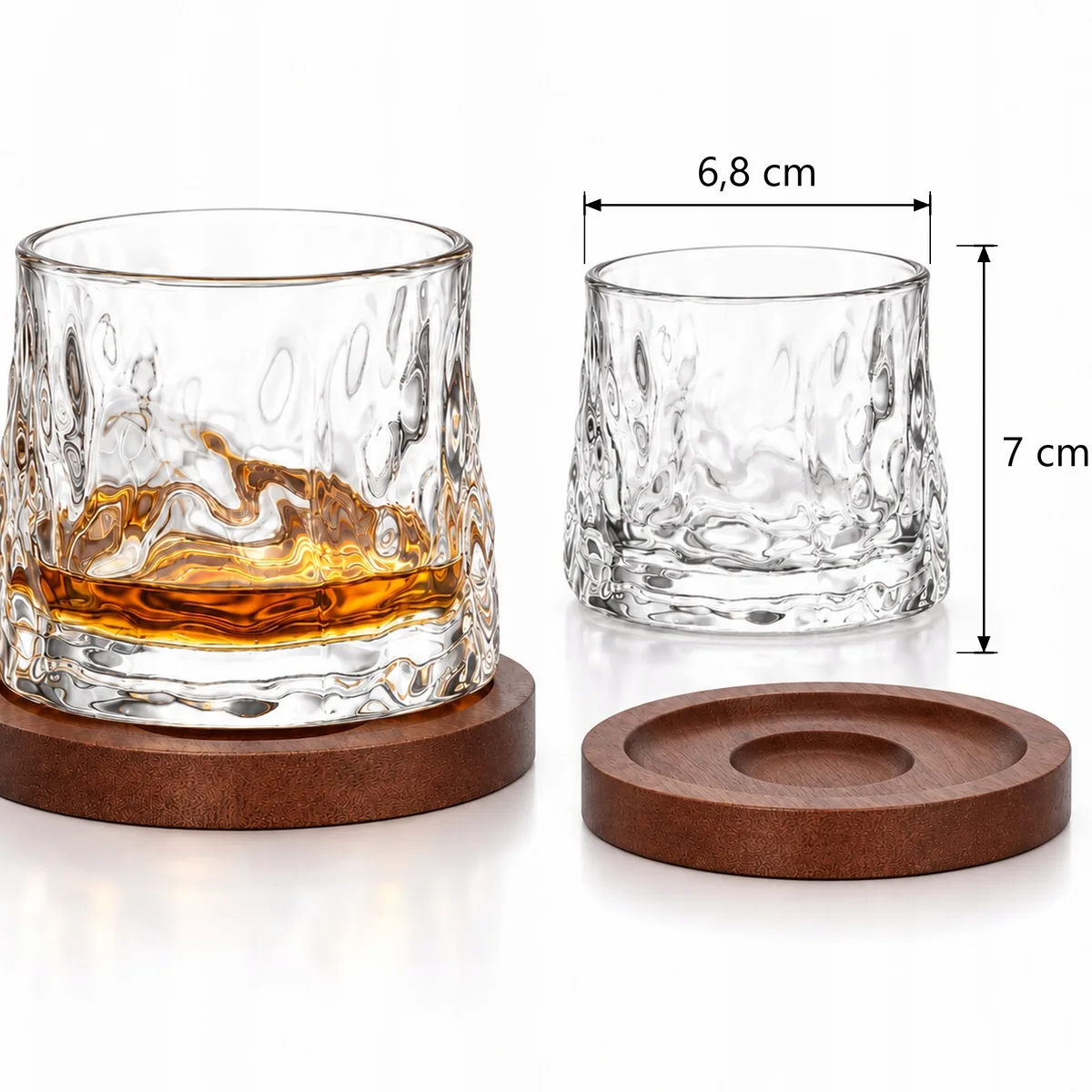 Wymiary obrotowej szklanki do whisky: 6,8 cm średnicy, 7 cm wysokości